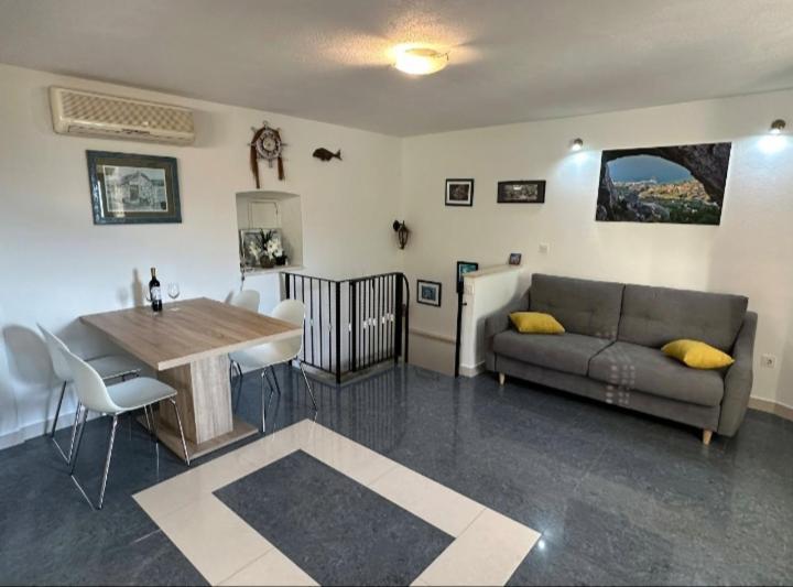 Apartmani Dalmacija Brela Luaran gambar